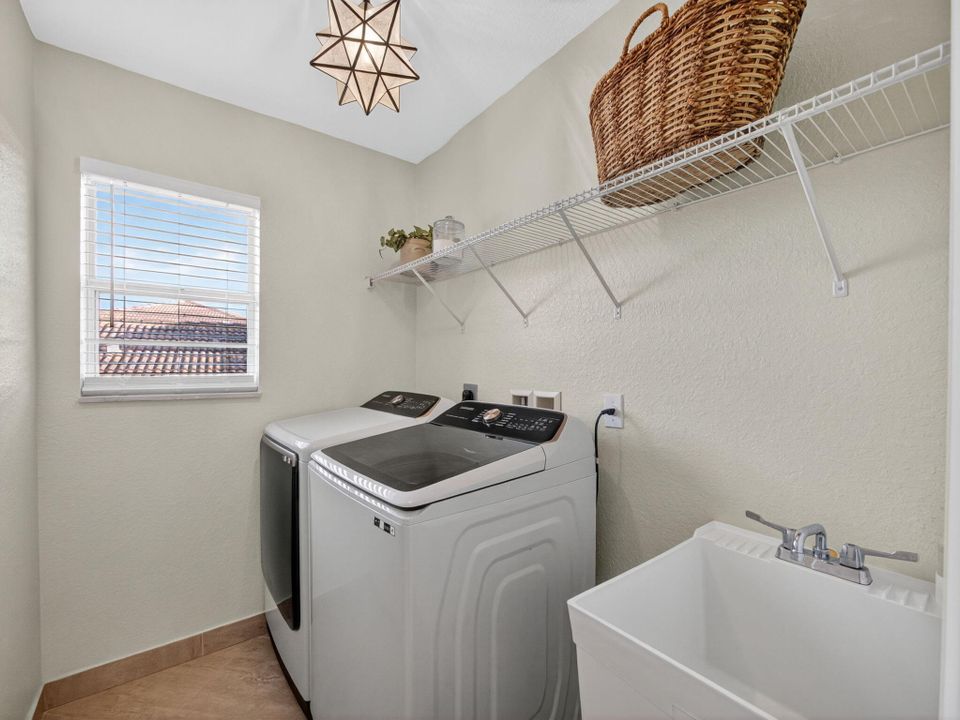 For Sale: $825,000 (4 beds, 2 baths, 3006 Square Feet)