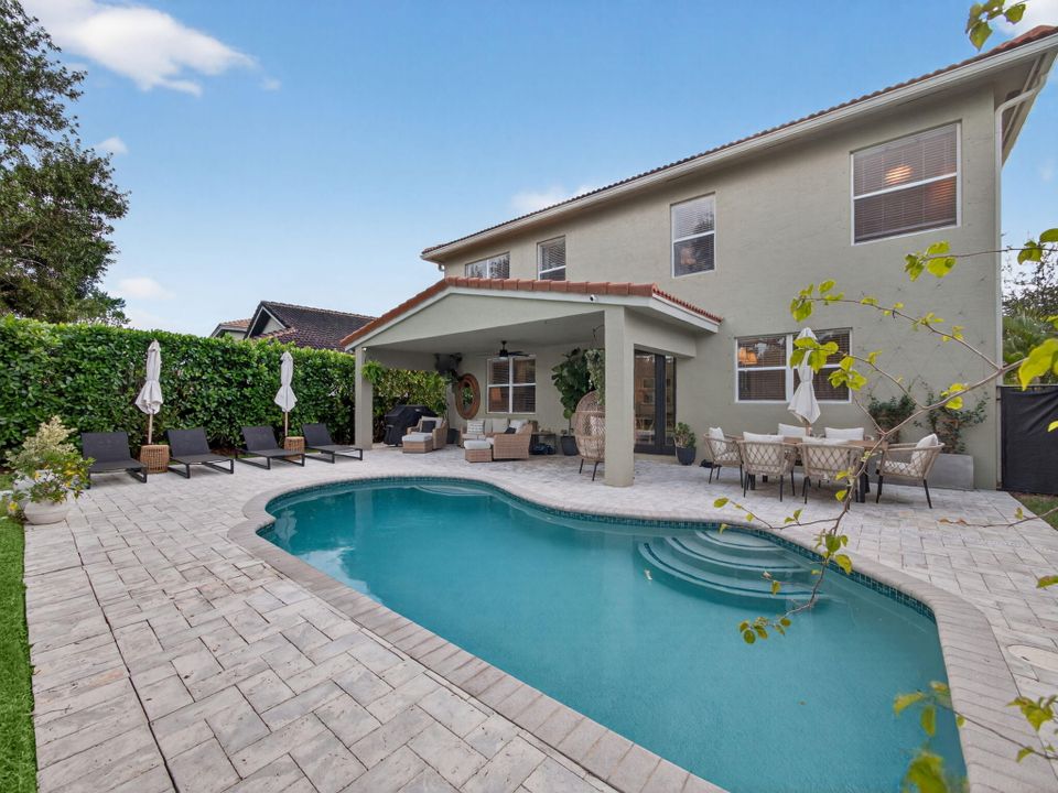 For Sale: $825,000 (4 beds, 2 baths, 3006 Square Feet)