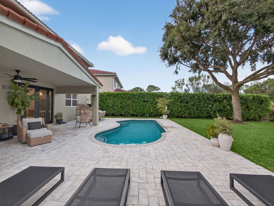 For Sale: $825,000 (4 beds, 2 baths, 3006 Square Feet)