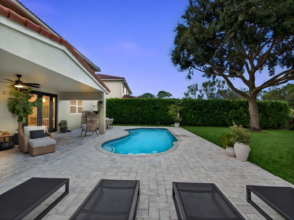 For Sale: $825,000 (4 beds, 2 baths, 3006 Square Feet)