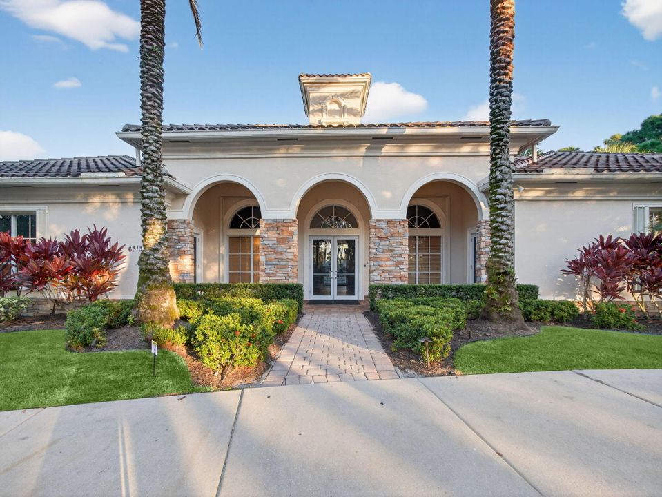 For Sale: $825,000 (4 beds, 2 baths, 3006 Square Feet)