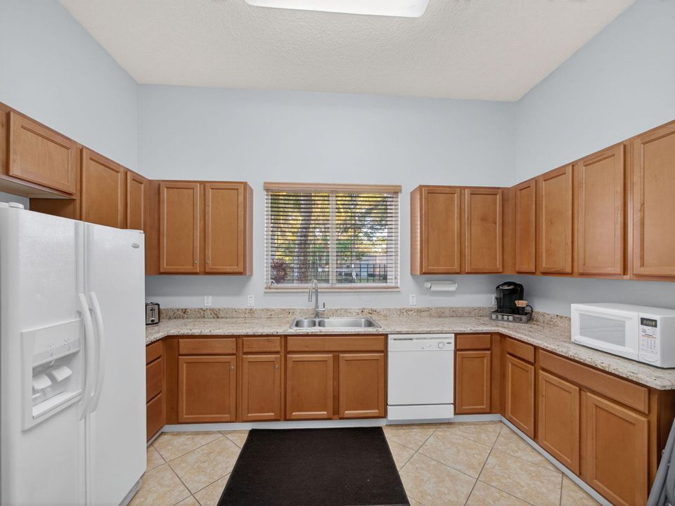 For Sale: $825,000 (4 beds, 2 baths, 3006 Square Feet)