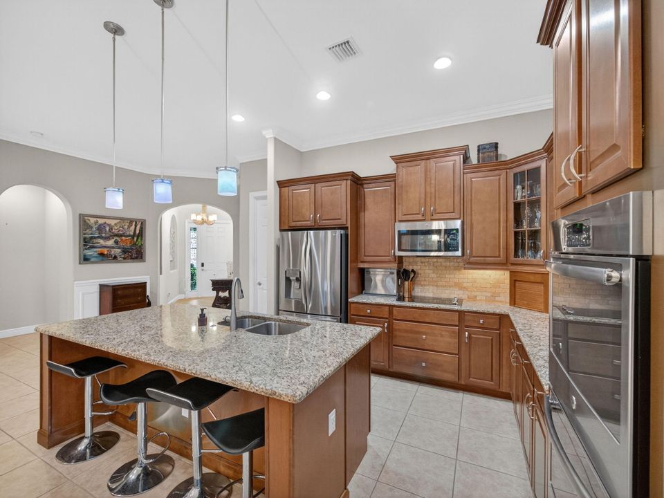 На продажу: $455,000 (2 спален, 2 ванн, 2024 Квадратных фут)