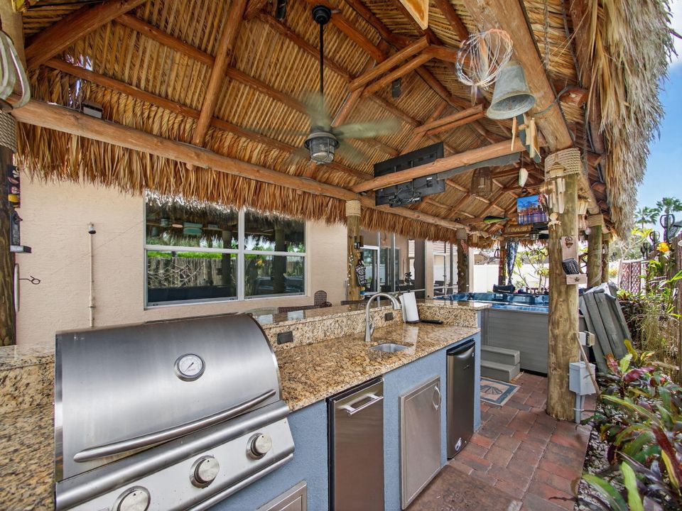 На продажу: $455,000 (2 спален, 2 ванн, 2024 Квадратных фут)