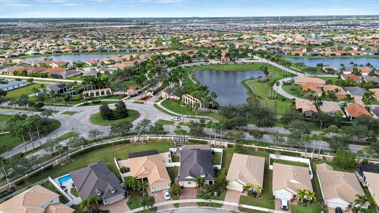 На продажу: $455,000 (2 спален, 2 ванн, 2024 Квадратных фут)