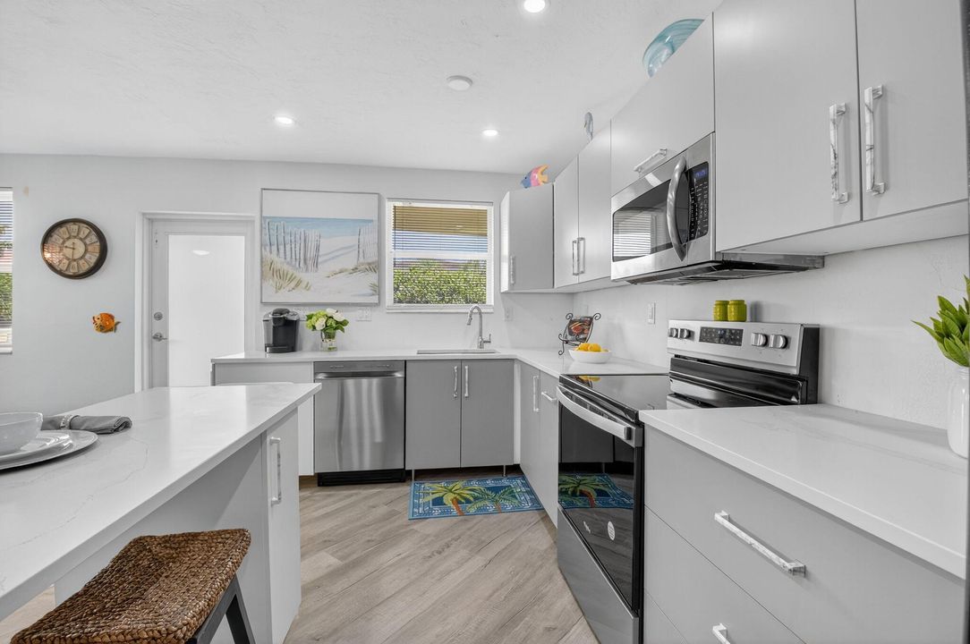 待售: $289,000 (1 贝兹, 1 浴室, 670 平方英尺)