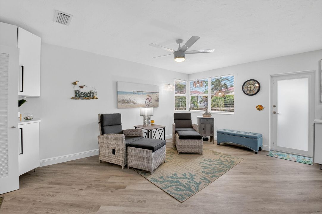 待售: $289,000 (1 贝兹, 1 浴室, 670 平方英尺)