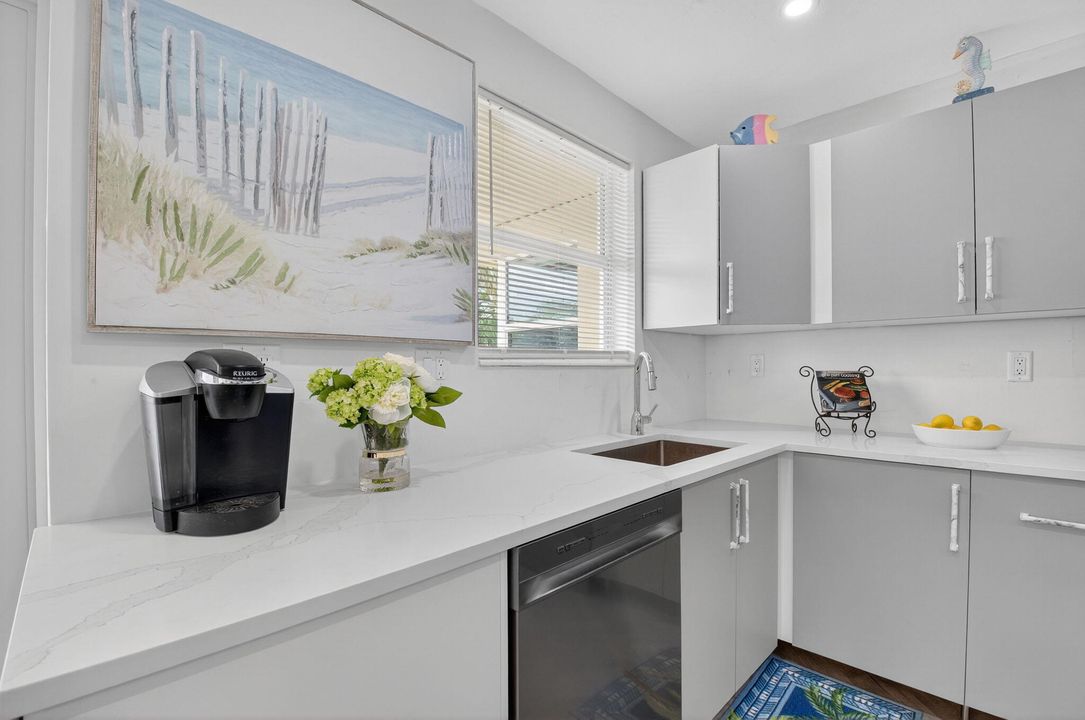 待售: $289,000 (1 贝兹, 1 浴室, 670 平方英尺)