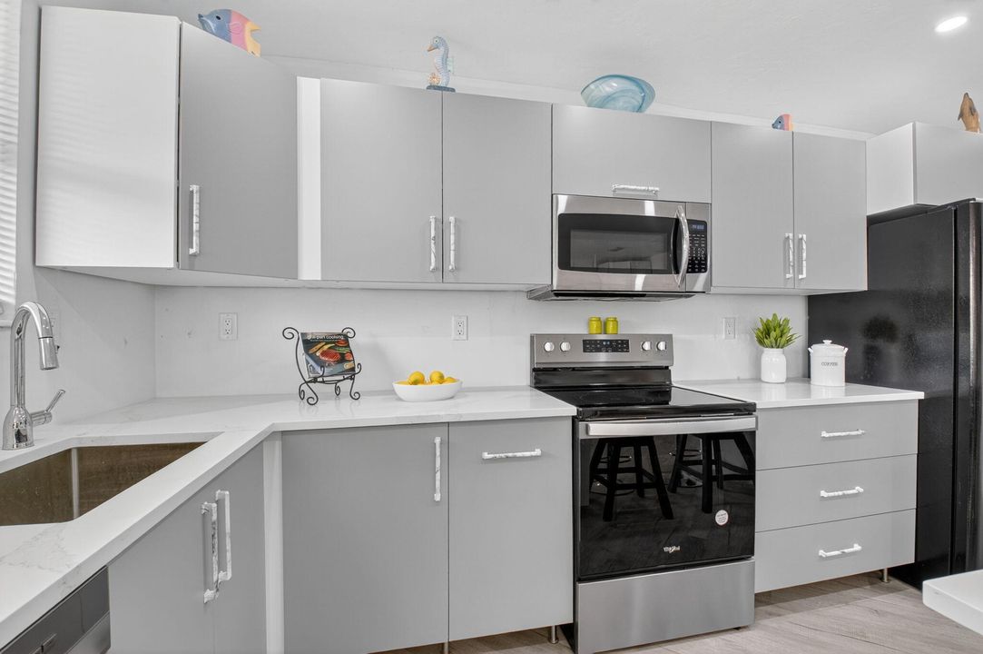 待售: $289,000 (1 贝兹, 1 浴室, 670 平方英尺)