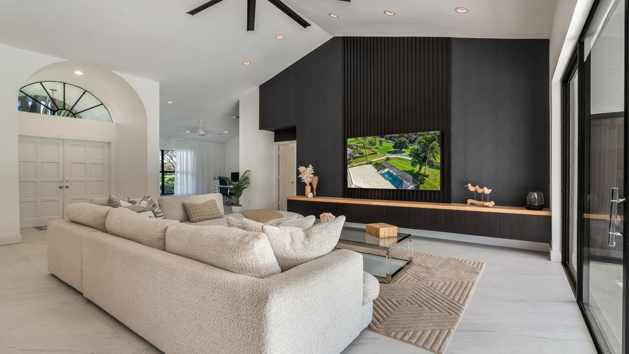 合同活跃: $1,000,000 (3 贝兹, 2 浴室, 2505 平方英尺)