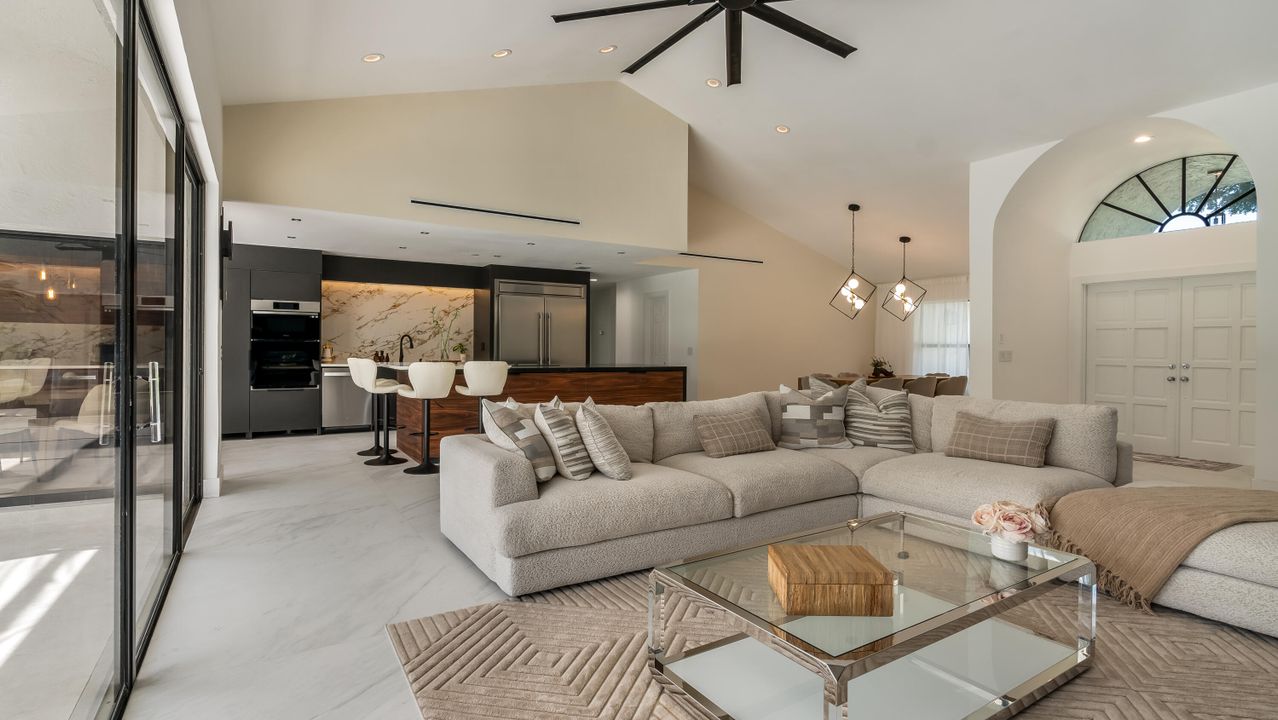 合同活跃: $1,000,000 (3 贝兹, 2 浴室, 2505 平方英尺)