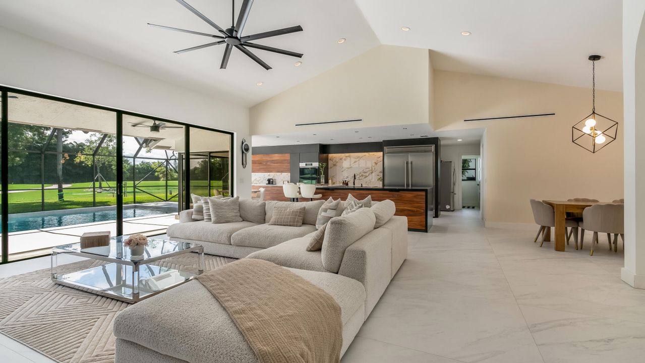 合同活跃: $1,000,000 (3 贝兹, 2 浴室, 2505 平方英尺)