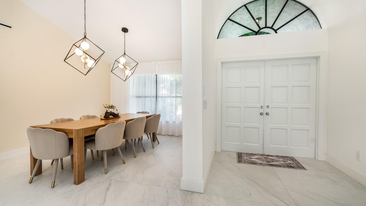 合同活跃: $1,000,000 (3 贝兹, 2 浴室, 2505 平方英尺)