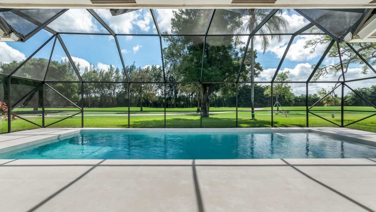 合同活跃: $1,000,000 (3 贝兹, 2 浴室, 2505 平方英尺)