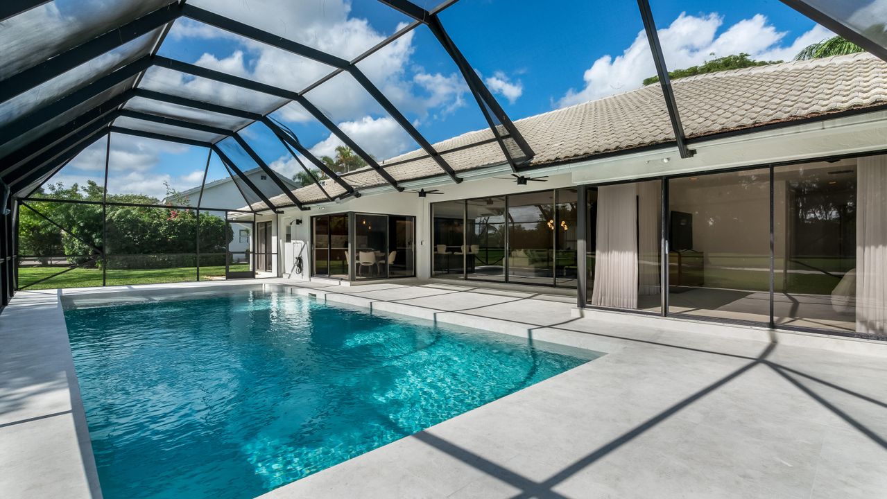 合同活跃: $1,000,000 (3 贝兹, 2 浴室, 2505 平方英尺)