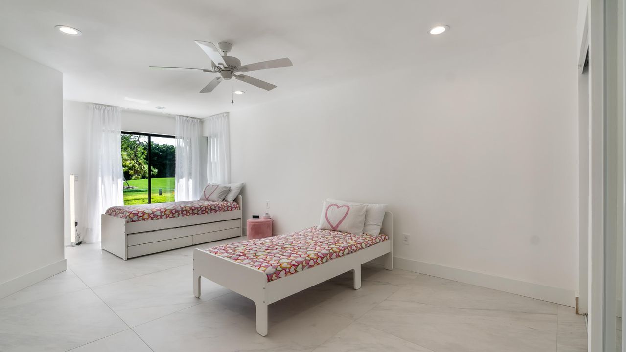 合同活跃: $1,000,000 (3 贝兹, 2 浴室, 2505 平方英尺)