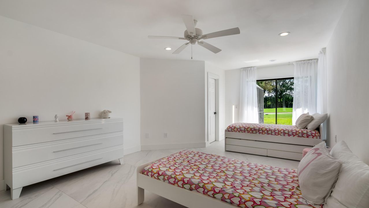 合同活跃: $1,000,000 (3 贝兹, 2 浴室, 2505 平方英尺)