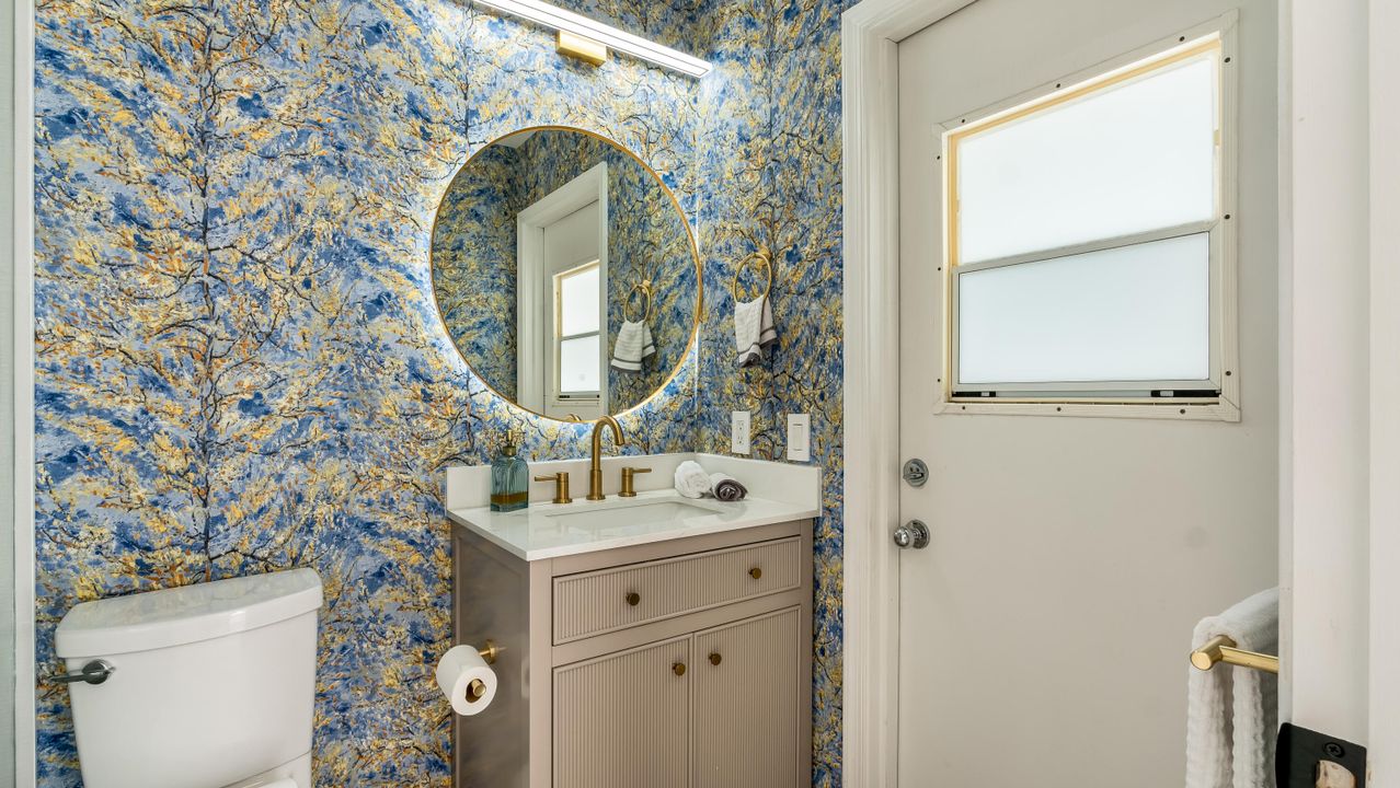 合同活跃: $1,000,000 (3 贝兹, 2 浴室, 2505 平方英尺)