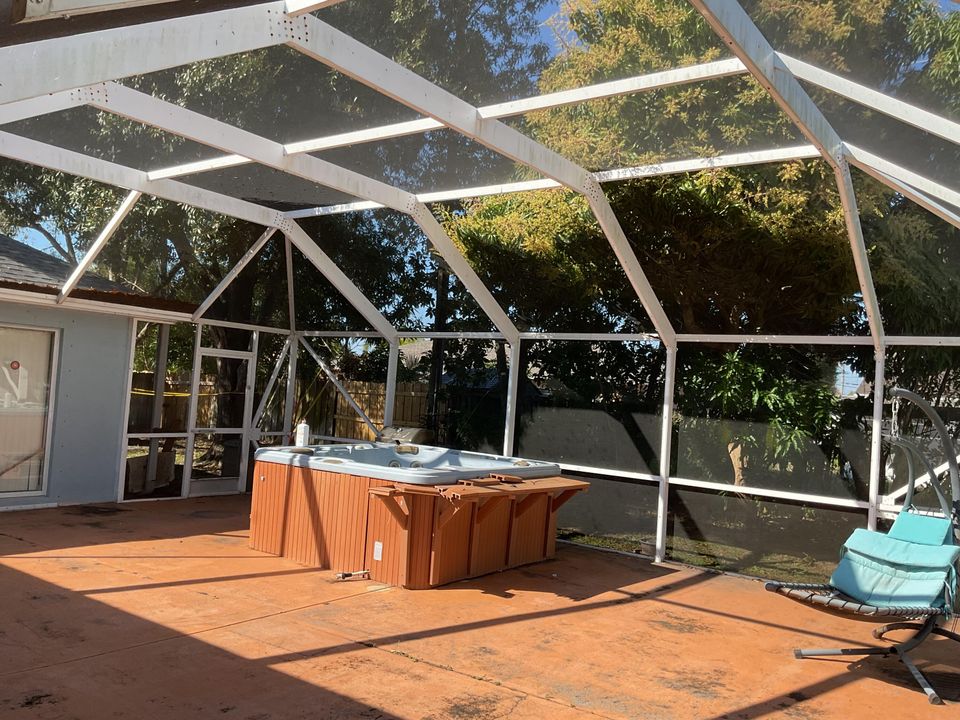 Под контрактом: $415,000 (3 спален, 2 ванн, 2308 Квадратных фут)