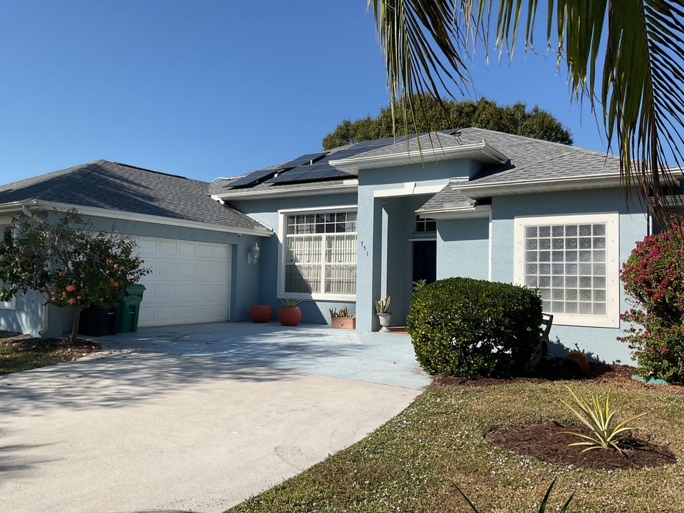 Под контрактом: $415,000 (3 спален, 2 ванн, 2308 Квадратных фут)