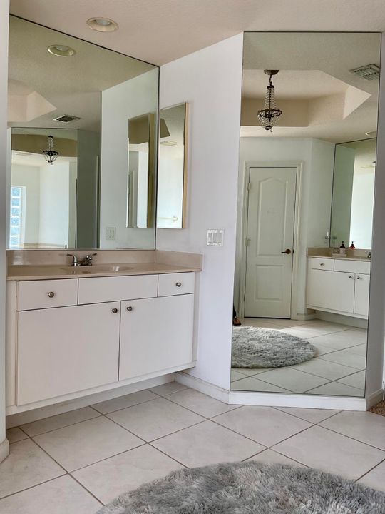 Под контрактом: $415,000 (3 спален, 2 ванн, 2308 Квадратных фут)