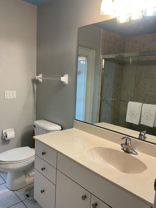 Под контрактом: $415,000 (3 спален, 2 ванн, 2308 Квадратных фут)