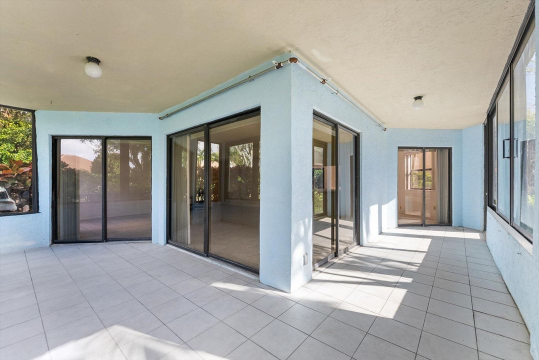 Под контрактом: $299,000 (3 спален, 2 ванн, 1742 Квадратных фут)