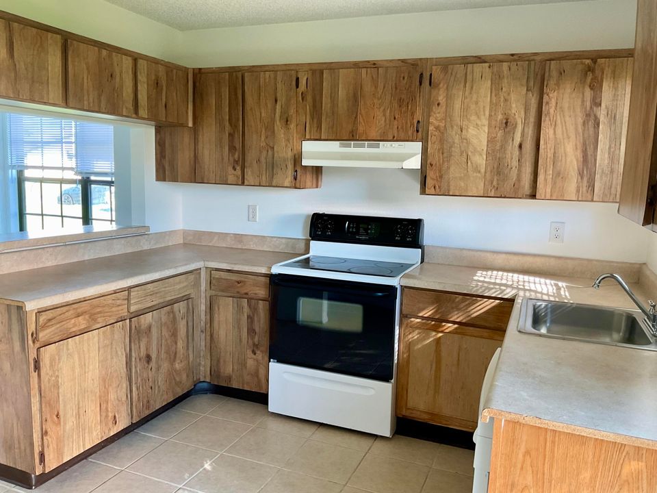 For Rent: $1,750 (3 beds, 2 baths, 1062 Square Feet)