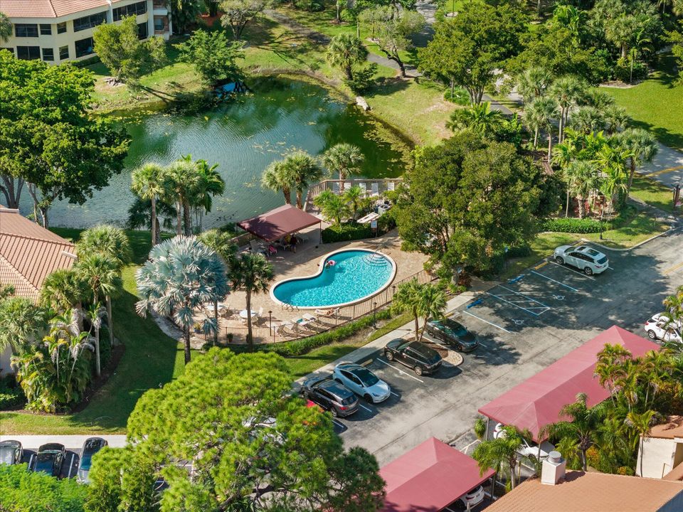 Под контрактом: $299,000 (3 спален, 2 ванн, 1742 Квадратных фут)