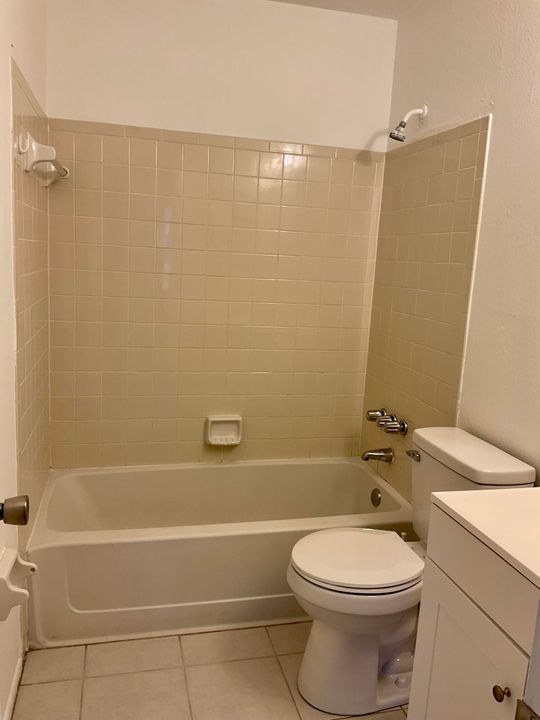 For Rent: $1,750 (3 beds, 2 baths, 1062 Square Feet)