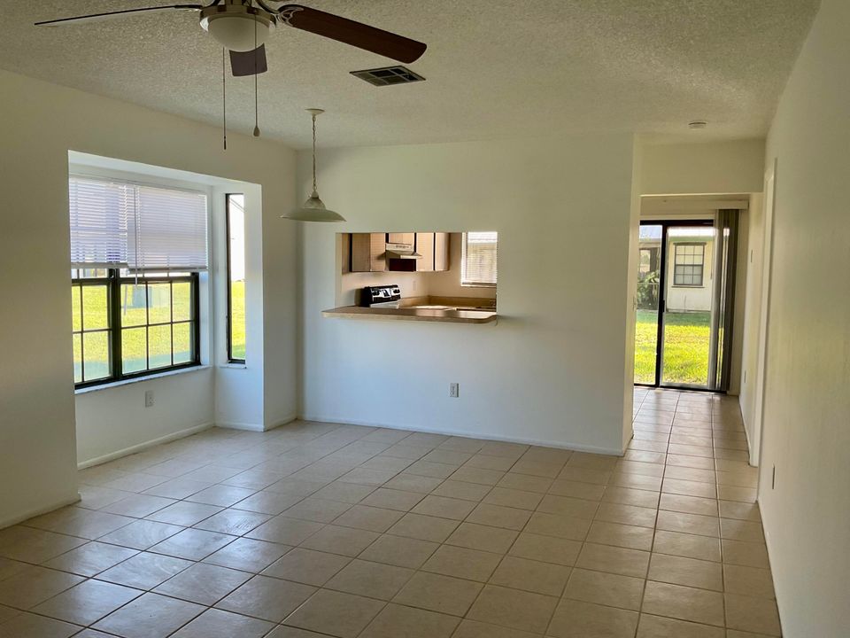For Rent: $1,750 (3 beds, 2 baths, 1062 Square Feet)