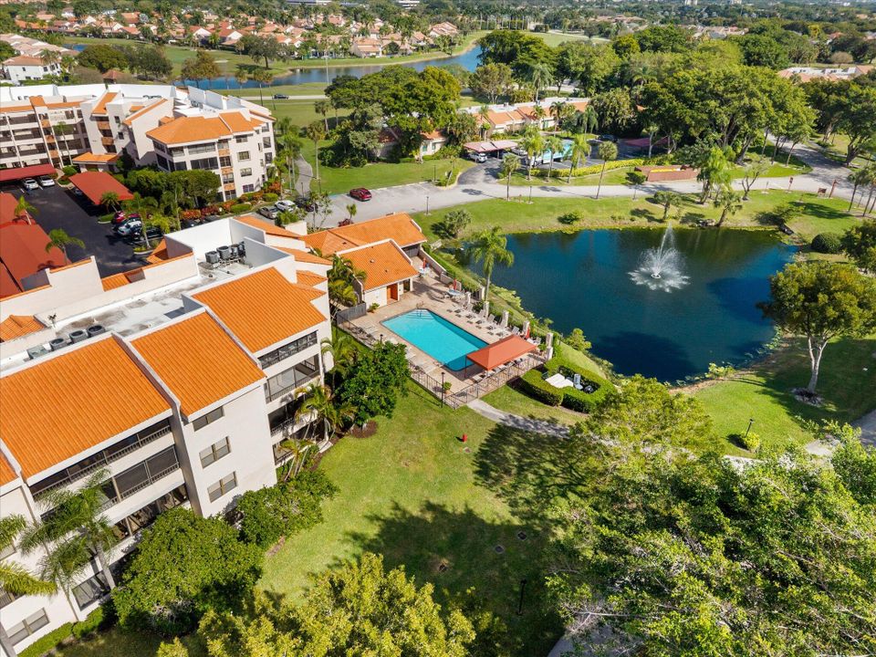 Под контрактом: $299,000 (3 спален, 2 ванн, 1742 Квадратных фут)