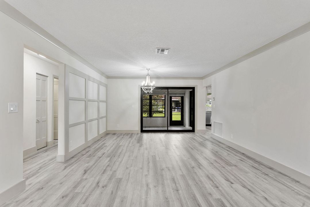 For Sale: $379,000 (2 beds, 2 baths, 1404 Square Feet)