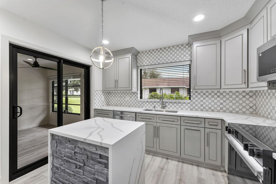 For Sale: $379,000 (2 beds, 2 baths, 1404 Square Feet)