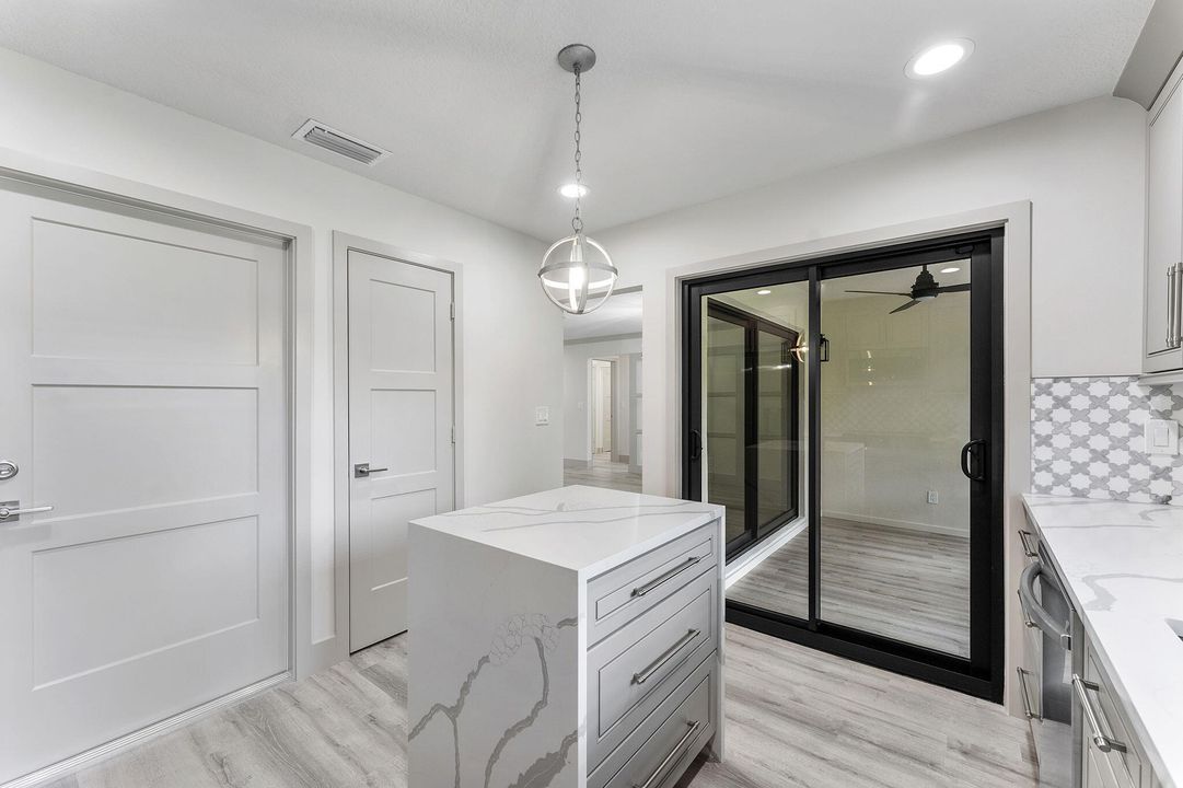 For Sale: $379,000 (2 beds, 2 baths, 1404 Square Feet)