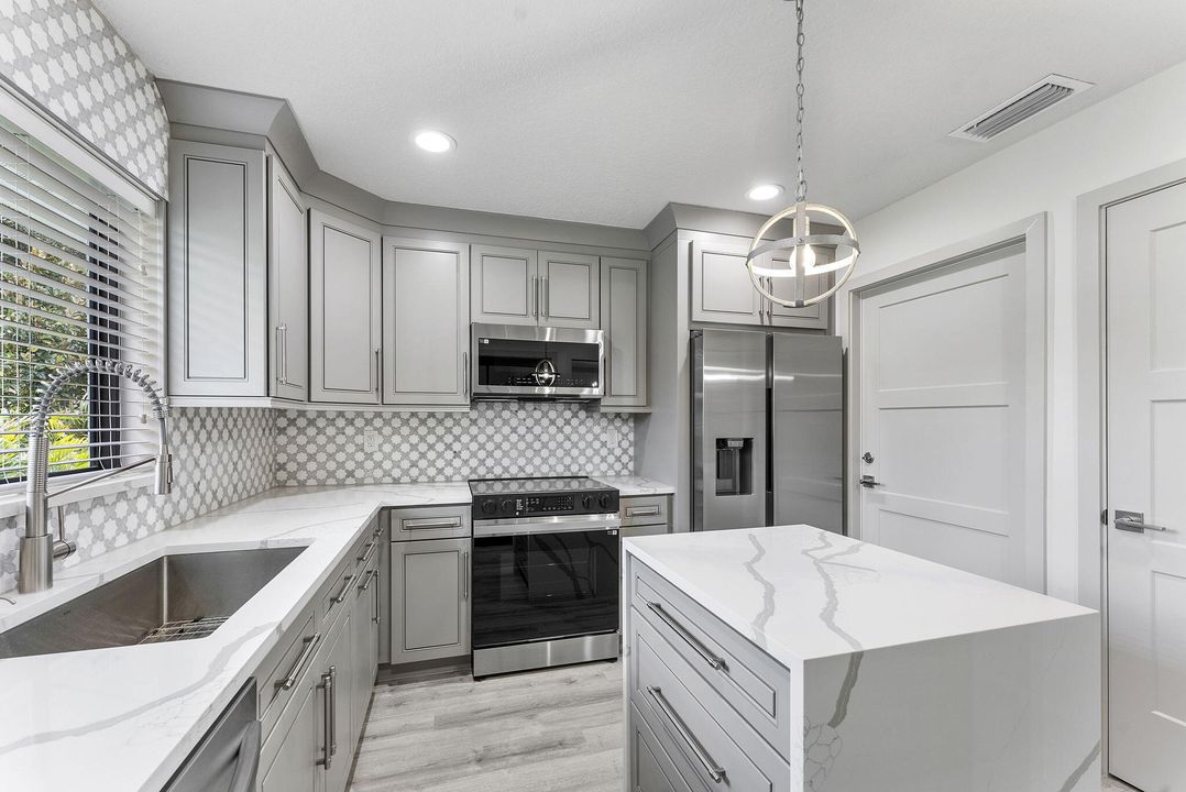 For Sale: $379,000 (2 beds, 2 baths, 1404 Square Feet)