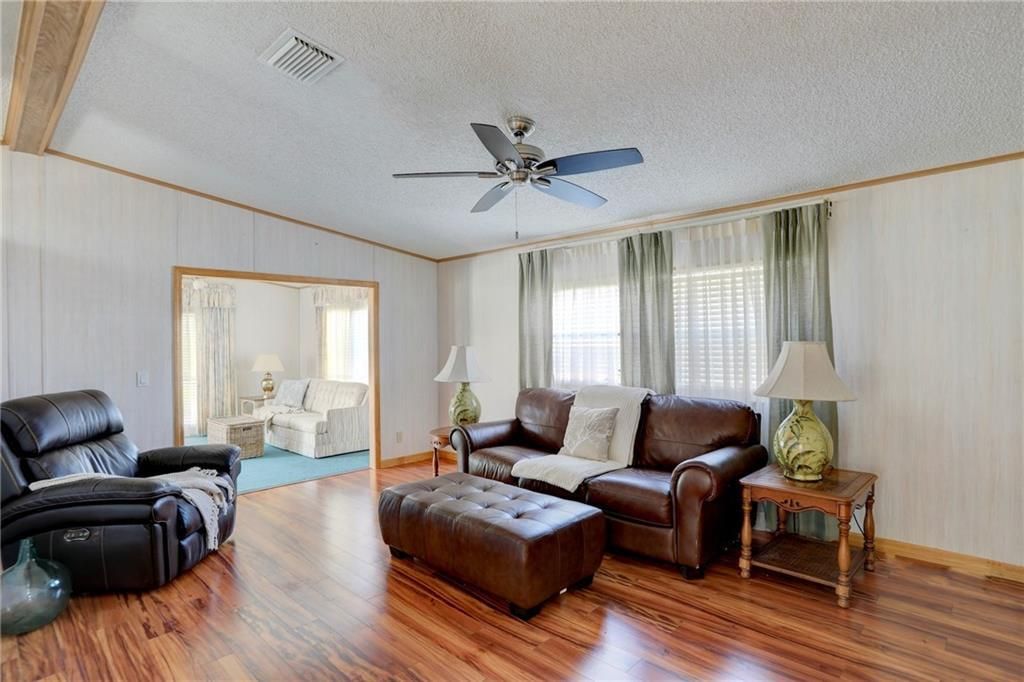 En Venta: $197,000 (2 camas, 2 baños, 1418 Pies cuadrados)