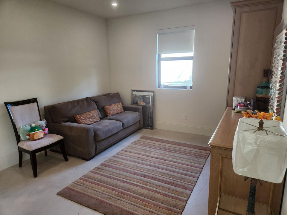 En Renta: $8,000 (3 camas, 3 baños, 1979 Pies cuadrados)