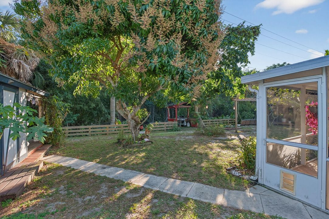 For Sale: $627,000 (3 beds, 2 baths, 1182 Square Feet)