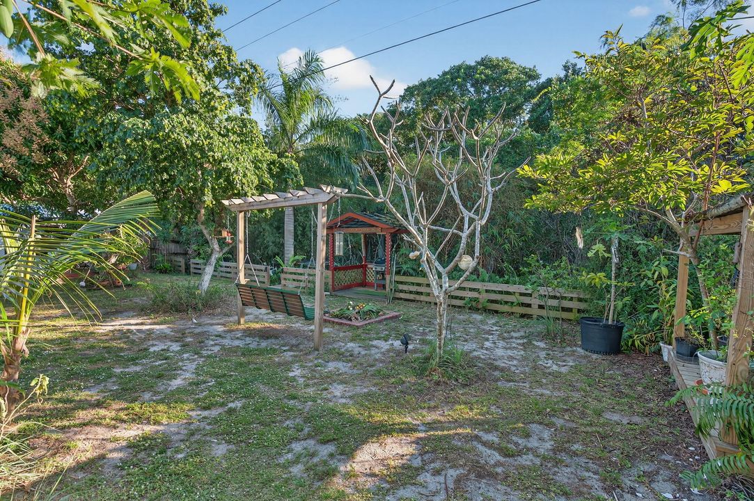 For Sale: $627,000 (3 beds, 2 baths, 1182 Square Feet)