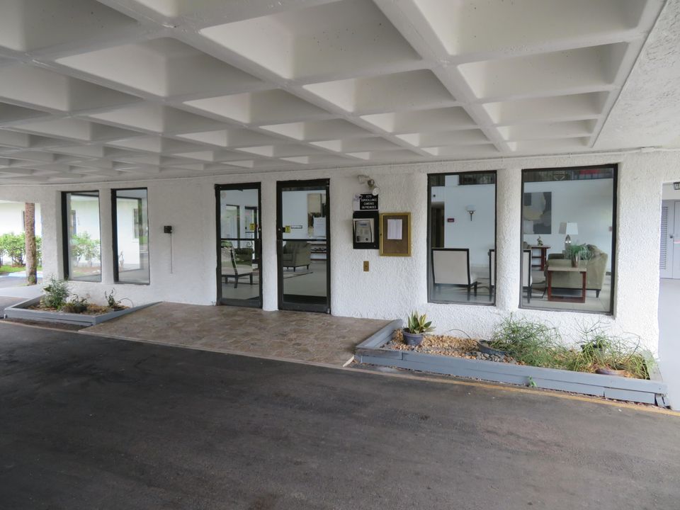 For Rent: $1,500 (1 beds, 1 baths, 741 Square Feet)