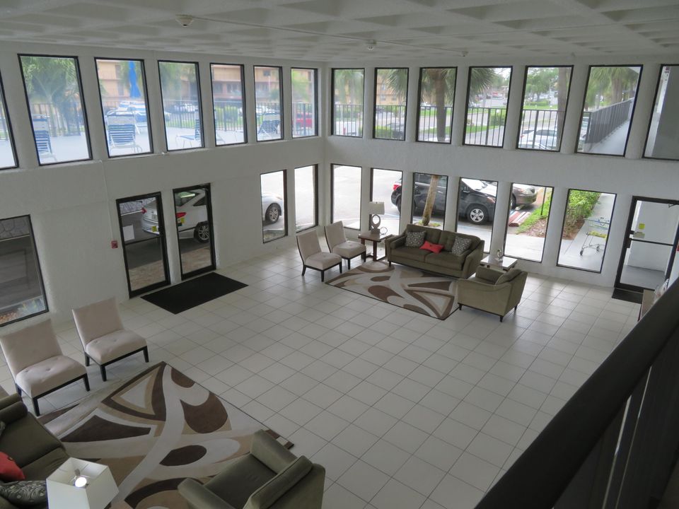 For Rent: $1,500 (1 beds, 1 baths, 741 Square Feet)