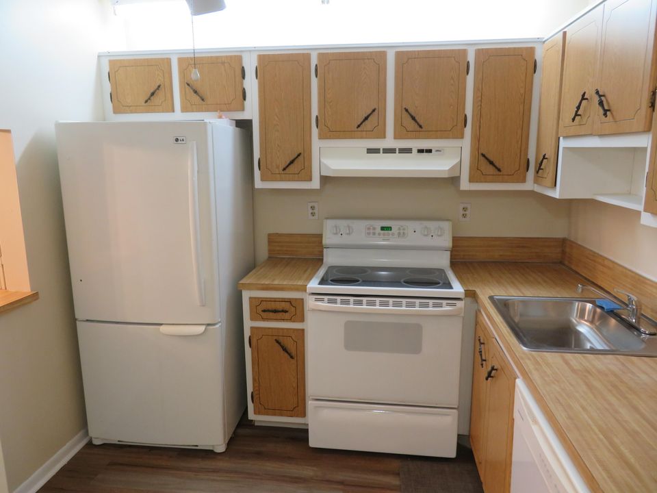 For Rent: $1,500 (1 beds, 1 baths, 741 Square Feet)