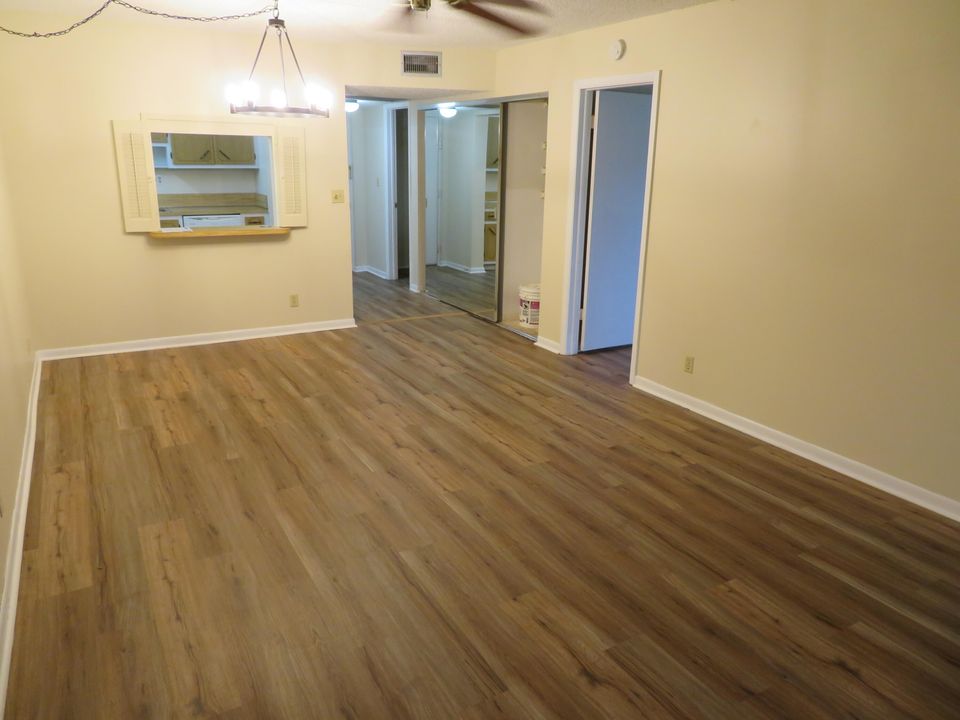 For Rent: $1,500 (1 beds, 1 baths, 741 Square Feet)
