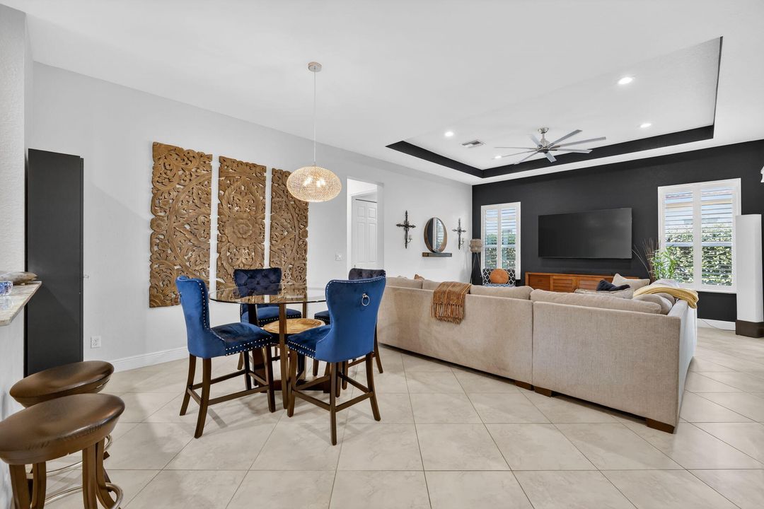 For Sale: $325,000 (2 beds, 2 baths, 1412 Square Feet)