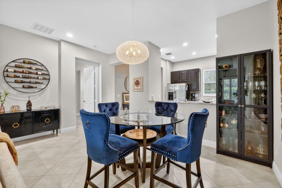 For Sale: $325,000 (2 beds, 2 baths, 1412 Square Feet)