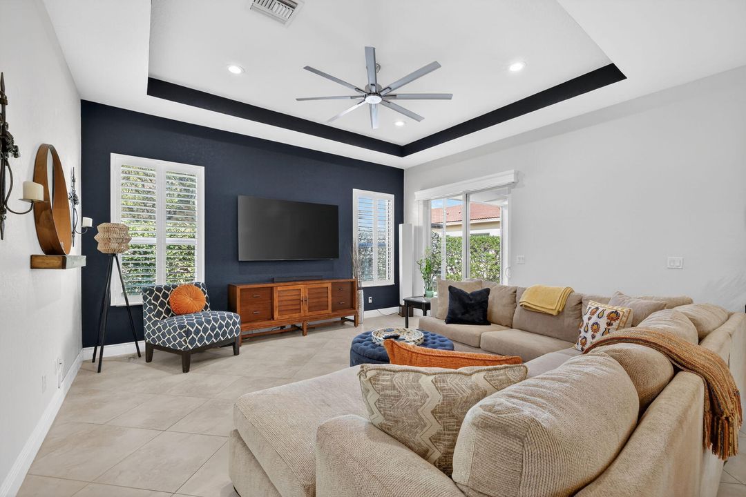 For Sale: $325,000 (2 beds, 2 baths, 1412 Square Feet)