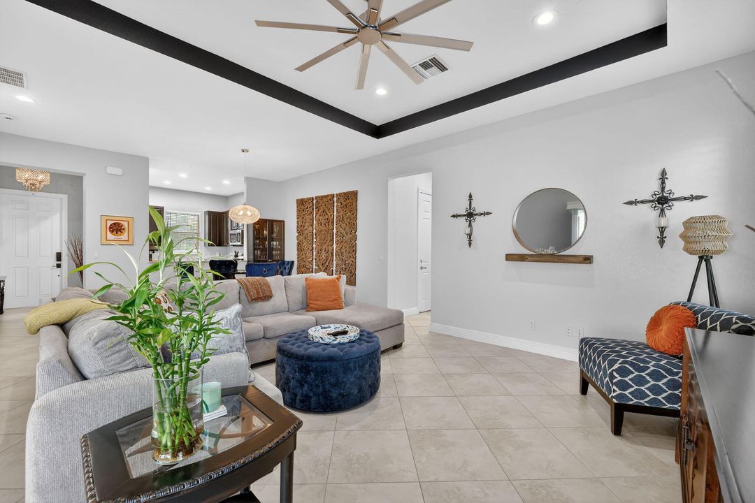 For Sale: $325,000 (2 beds, 2 baths, 1412 Square Feet)