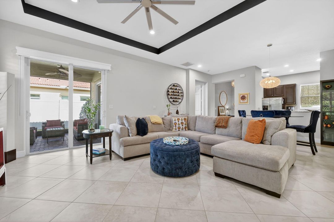 For Sale: $325,000 (2 beds, 2 baths, 1412 Square Feet)