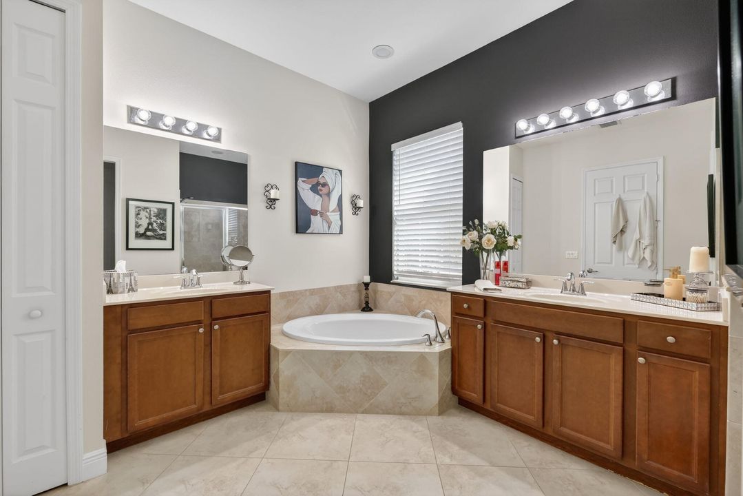 For Sale: $325,000 (2 beds, 2 baths, 1412 Square Feet)